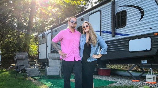 #RVLife with 5 Cats, a Dog, and a Chicken: A Vegtravelbuddies Interview with Vegan Voyagers' Aaron and Hayden Hall