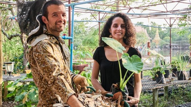 Vegtravelbuddies’ Interview with Joao and Sara of No Footprint Nomads